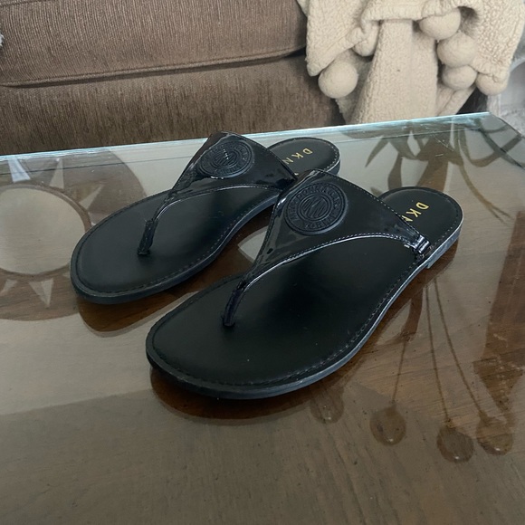 🔸 DKNY 🔸 black sandals - Picture 1 of 6